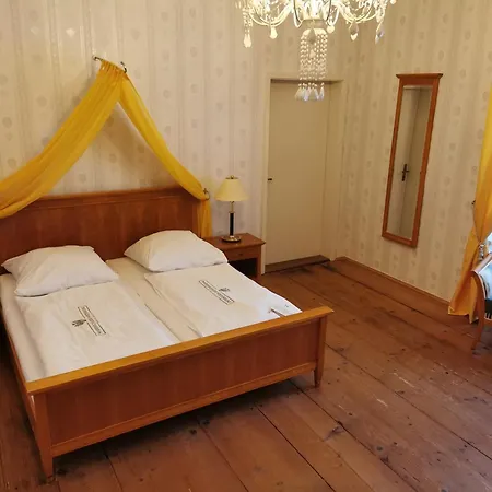 Hotel & Wasserschloss 4*
