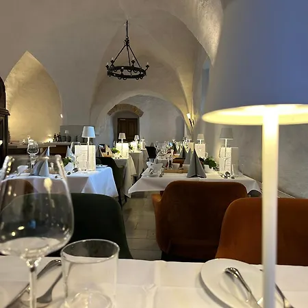 Hotel & Wasserschloss 4*