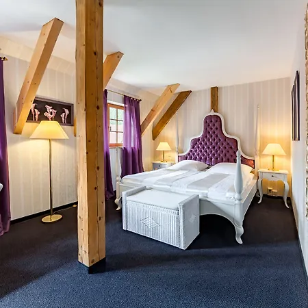 Hotel & Wasserschloss