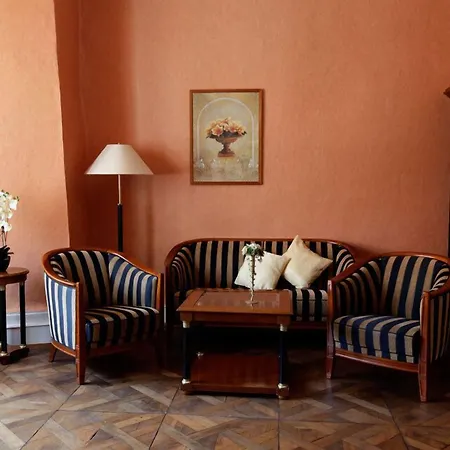 Hotel & Wasserschloss 4*