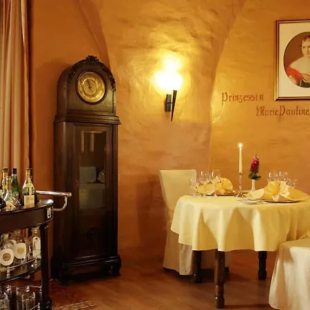Hotel & Wasserschloss 4*