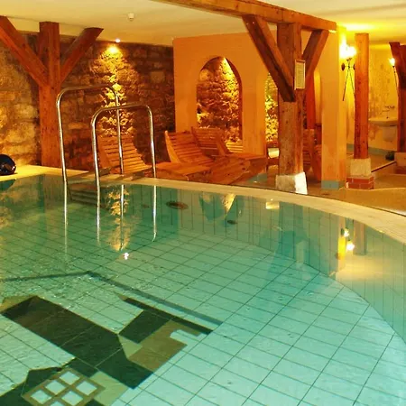 Hotel & Wasserschloss 4*