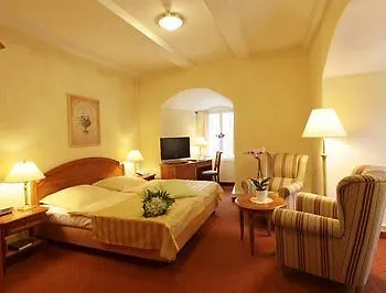 Hotel & Wasserschloss 4*