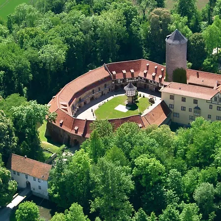Hotel & Wasserschloss 4*