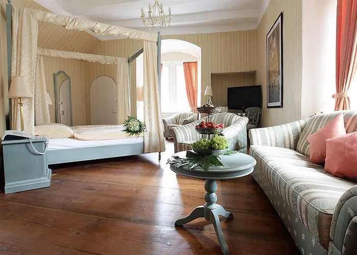 Hotel & Wasserschloss 4*