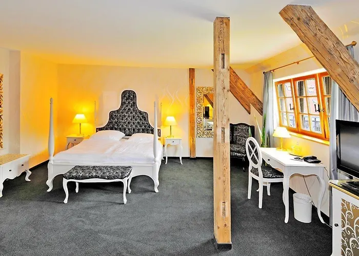 Hotel & Wasserschloss 4*